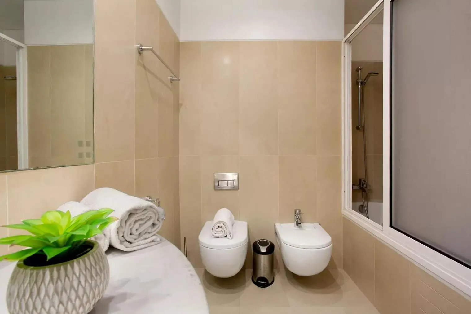 Funchal Centrum - La Vie Apartment With Parking!