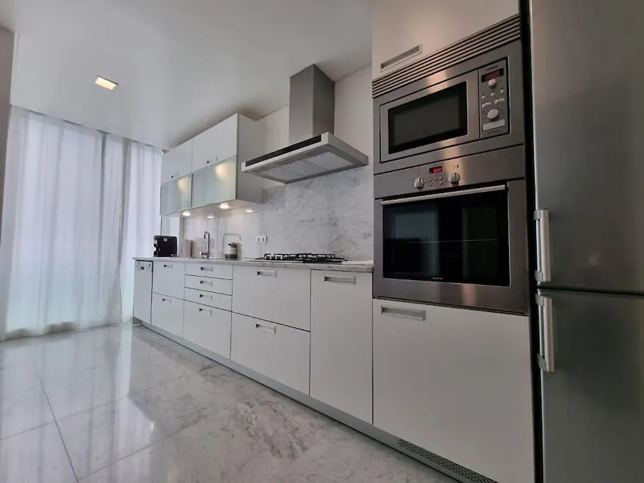 Funchal Centrum - La Vie Apartment With Parking!